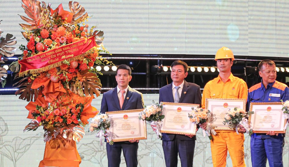 Tập thể PV GAS và Tổng giám đốc Phạm Văn Phong được vinh danh tại Lễ kỷ niệm 5 năm thành lập Ủy ban Quản lý vốn Nhà nước - ảnh 2