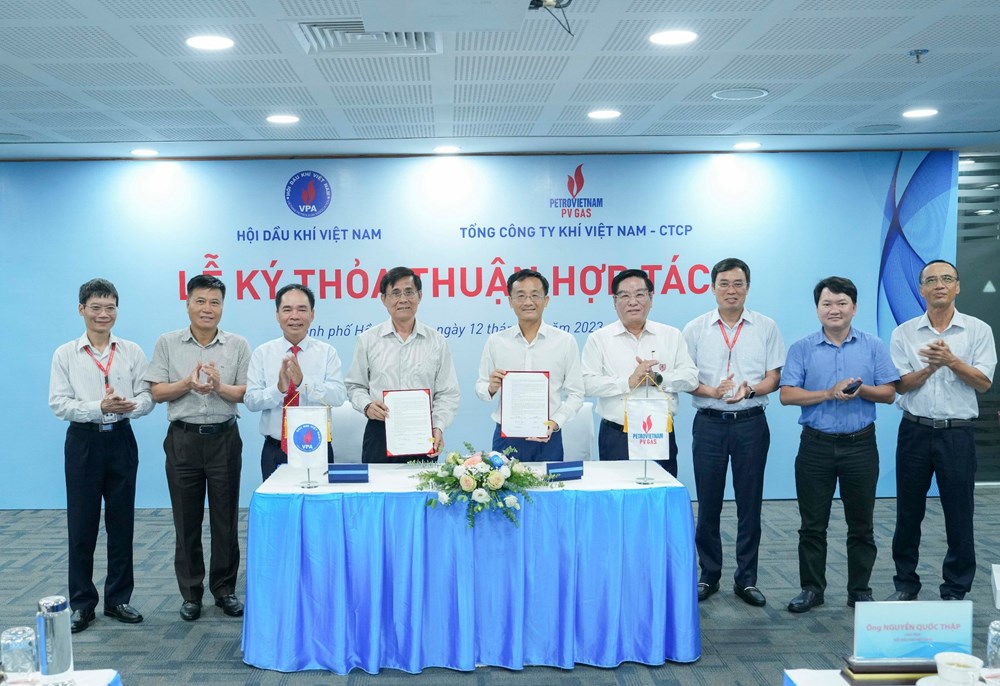 Tổng công ty Khí Việt Nam cùng Hội Dầu khí Việt Nam ký thỏa thuận hợp tác - ảnh 1