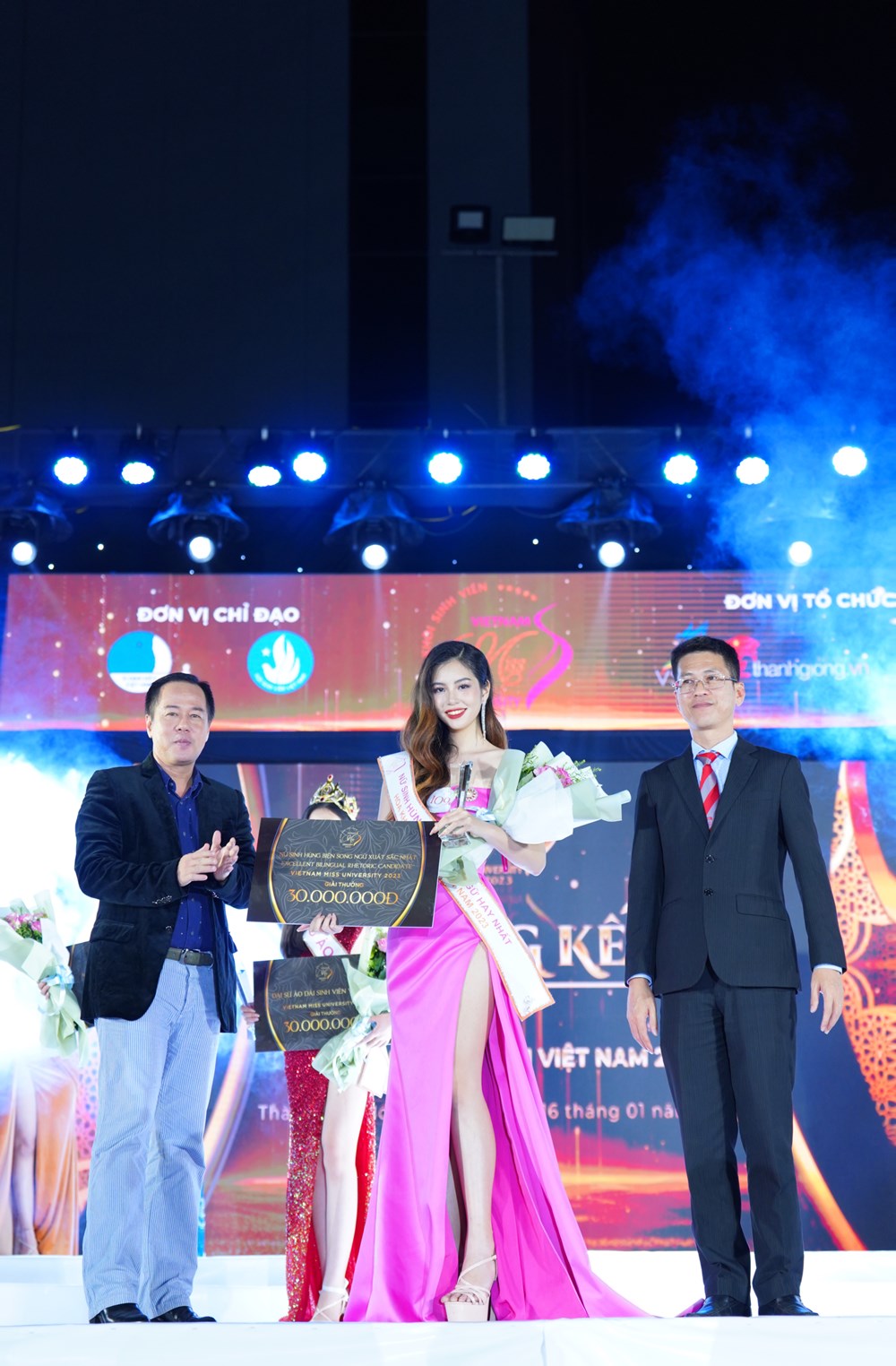“Nữ sinh hùng biện song ngữ xuất sắc nhất” cuộc thi Hoa khôi Sinh viên Việt Nam 2023 - ảnh 1