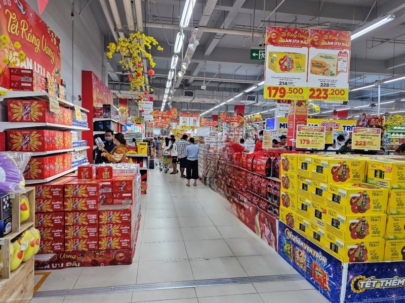 Thị trường ngày Mùng 2 Tết: Nhiều siêu thị mở cửa trở lại - ảnh 1