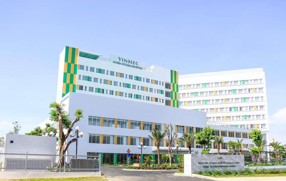 Thoát cơn đau 2 năm chỉ sau 1 giờ phẫu thuật: Bước ngoặt cuộc sống của bệnh nhân Úc khi du lịch tại Việt Nam - ảnh 3
