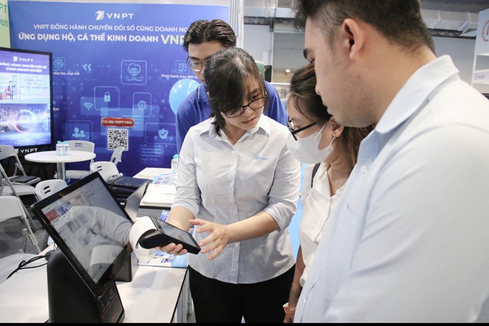 VNPT giới thiệu bộ giải pháp chuyển đổi số cho nông dân và hộ, cá thể kinh doanh tại iTECH EXPO 2025 - ảnh 1