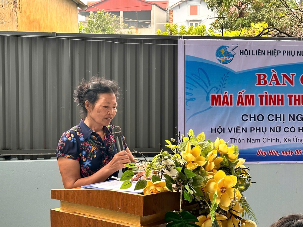 Hội LHPN Hà Nội bàn giao mái ấm tình thương cho hội viên phụ nữ có hoàn cảnh khó khăn xã Ứng Hoà - ảnh 6