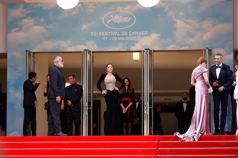Lý Nhã Kỳ giữ vững đẳng cấp thảm đỏ ở LHP Cannes - ảnh 1