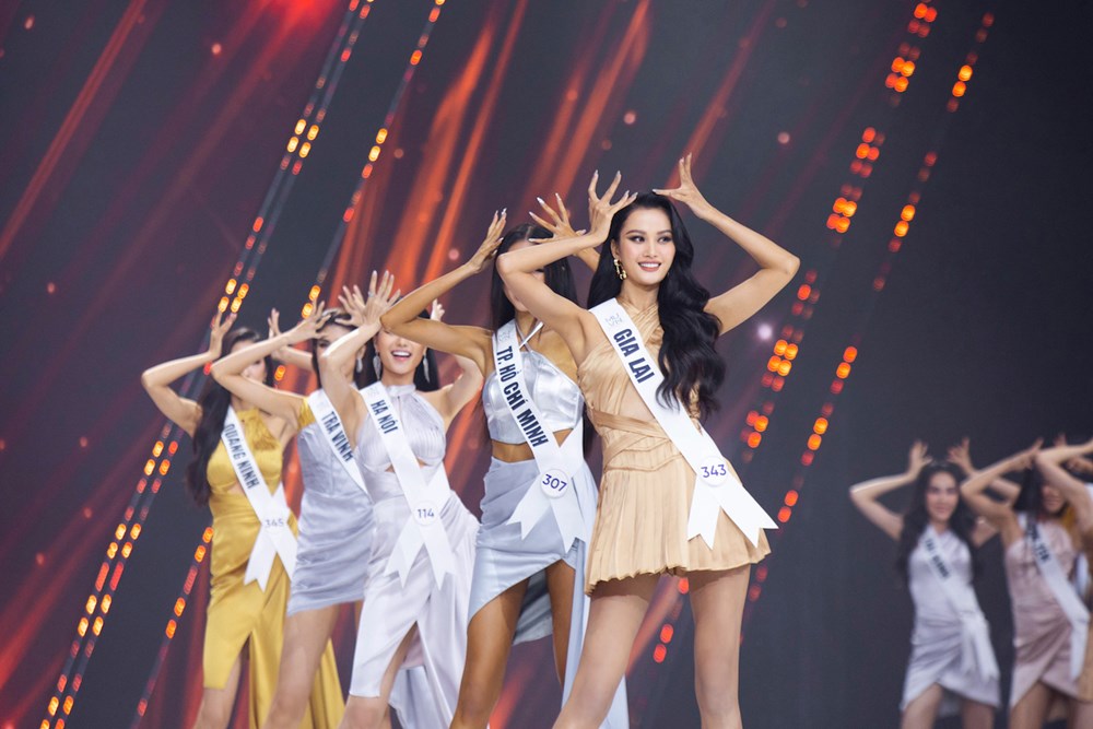 Màn đồng diễn đẹp mắt của top 41 Hoa hậu Hoàn Vũ Việt Nam 2022 - ảnh 4