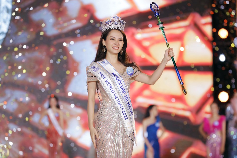 Mai Phương trở thành tân Hoa hậu Thế giới Việt Nam 2022 nhờ cú lội ngược dòng?  - ảnh 1
