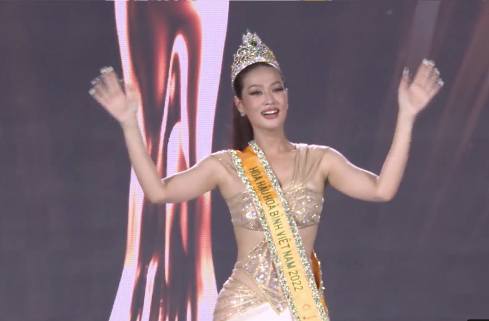 Đoàn Thiên Ân đăng quang Hoa hậu hòa bình Việt Nam 2022 - ảnh 1