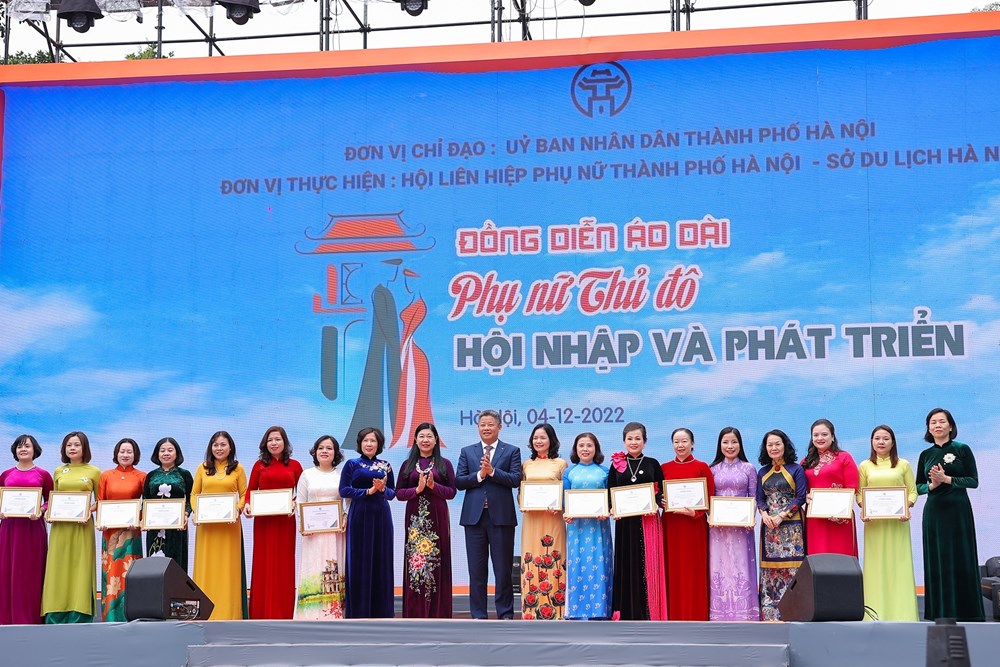 Tự hào, kiêu hãnh Áo dài phụ nữ Việt Nam - ảnh 2