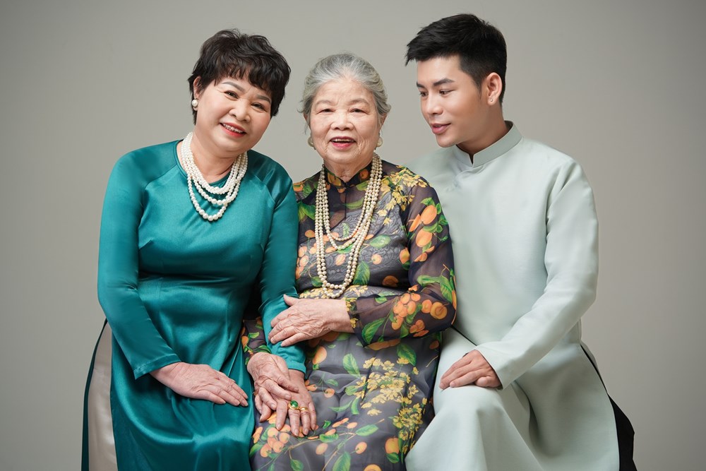 Đình Tú, Phan Minh Huyền, MC Mai Ngọc và “Những bức ảnh vô giá” với mẹ  - ảnh 8