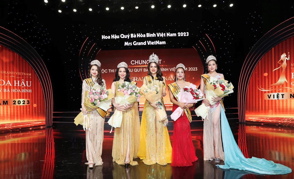 Cô gái thông thạo 4 thứ tiếng giành ngôi vị Á hậu 4 Mrs Grand Vietnam 2023 - ảnh 2
