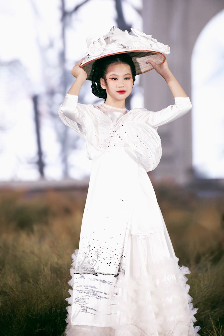 Hoa hậu Nông Thúy Hằng, mẫu nhí Thuỷ Tiên cùng “Ký hoạ quê hương” - ảnh 5