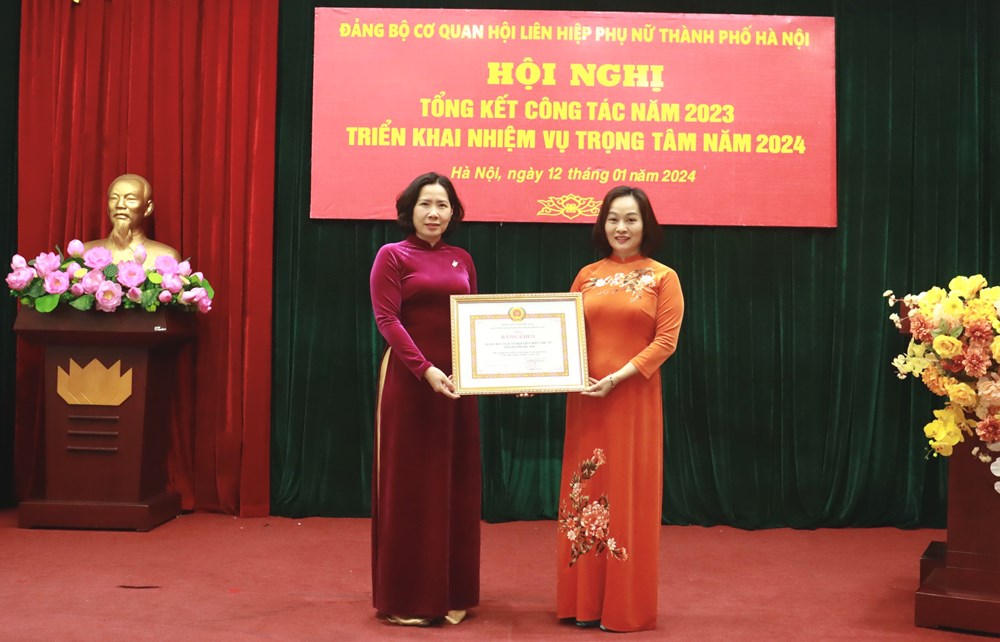 Đảng bộ cơ quan Hội LHPN Hà Nội nhận Bằng khen của Thành uỷ Hà Nội năm 2023 - ảnh 4
