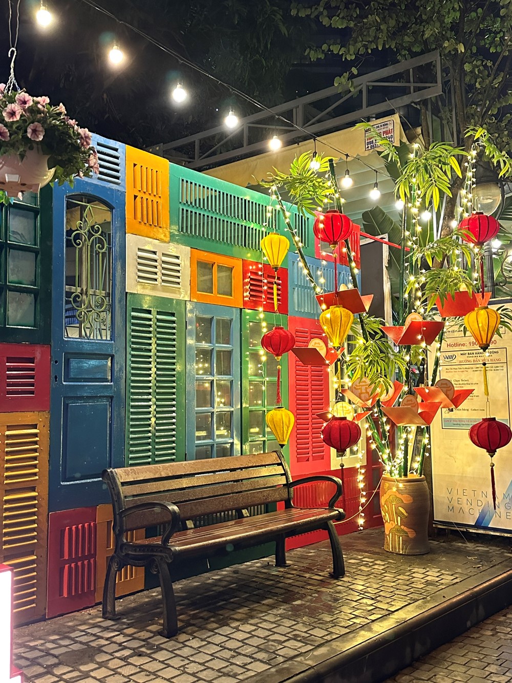 Phố Sách Hà Nội trang hoàng rực rỡ đón Xuân Giáp Thìn  - ảnh 2