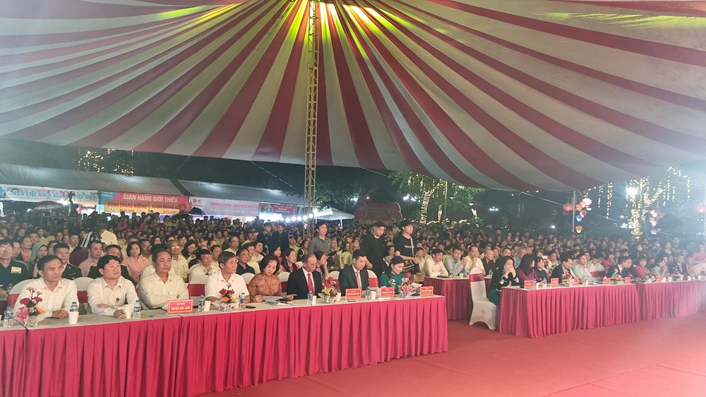 Xã Dương Xá đón nhận Huân chương Lao động hạng Nhì và khai mạc Lễ hội truyền thống Đền - Chùa Bà Tấm 2024 - ảnh 1