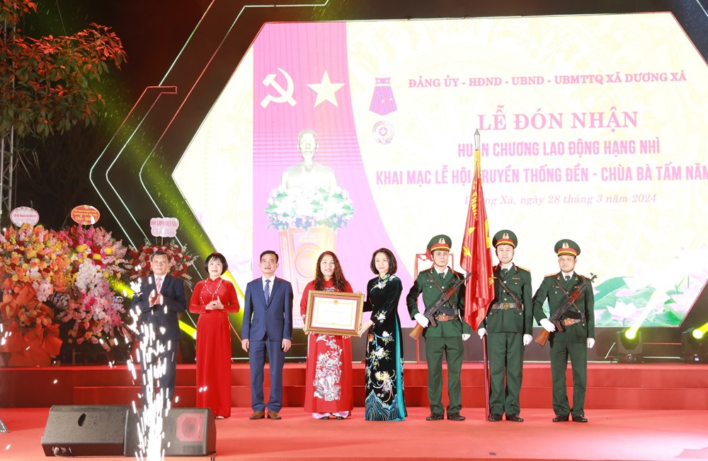 Xã Dương Xá đón nhận Huân chương Lao động hạng Nhì và khai mạc Lễ hội truyền thống Đền - Chùa Bà Tấm 2024 - ảnh 3
