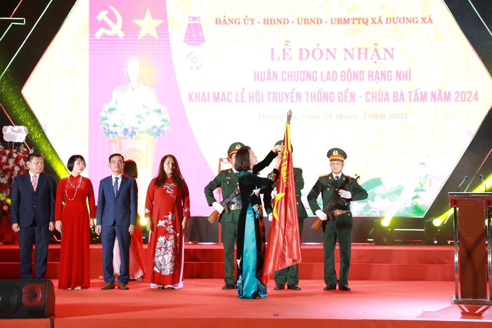 Xã Dương Xá đón nhận Huân chương Lao động hạng Nhì và khai mạc Lễ hội truyền thống Đền - Chùa Bà Tấm 2024 - ảnh 2