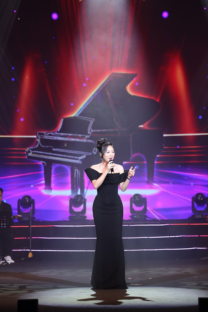 Rapprer Đen và Hoà Minzy được bình chọn là gương mặt nam ca sĩ, nữ ca sĩ của năm  - ảnh 5