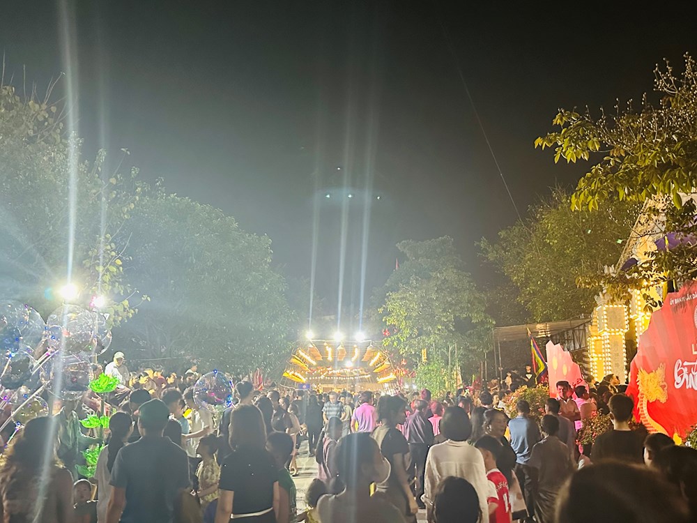 Hàng vạn người dân, du khách về dự khai mạc Lễ hội Bình Đà Xuân Giáp Thìn  - ảnh 11