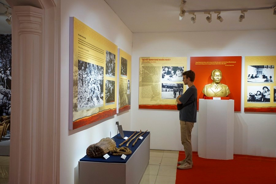 Tri ân anh hùng liệt sĩ qua triển lãm “Điện Biên Phủ – Điểm hẹn lịch sử”  - ảnh 3