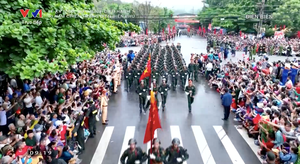 Xúc động với Lễ diễu binh, diễu hành hùng tráng kỷ niệm 70 năm Chiến thắng Điện Biên Phủ  - ảnh 6