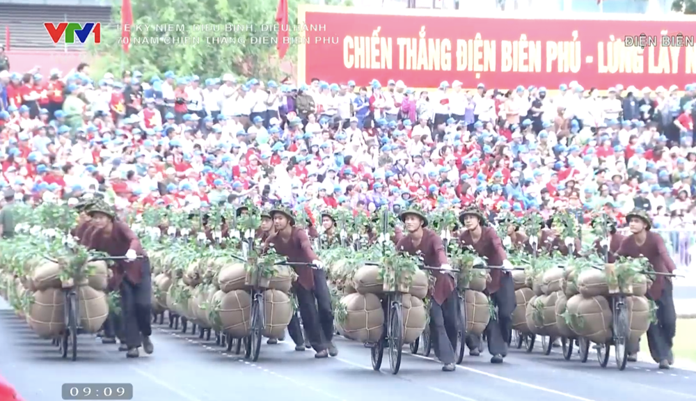 Xúc động với Lễ diễu binh, diễu hành hùng tráng kỷ niệm 70 năm Chiến thắng Điện Biên Phủ  - ảnh 4