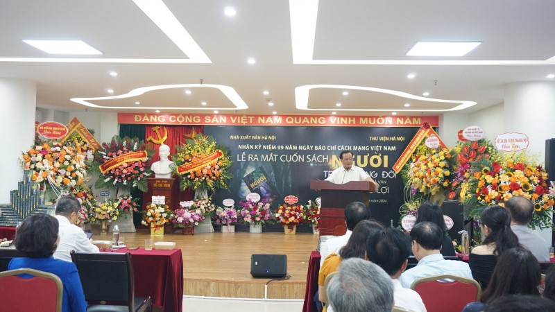 “Người trên đường đời”- cuốn sách viết bằng đam mê và nhiệt huyết với nghề làm báo  - ảnh 2