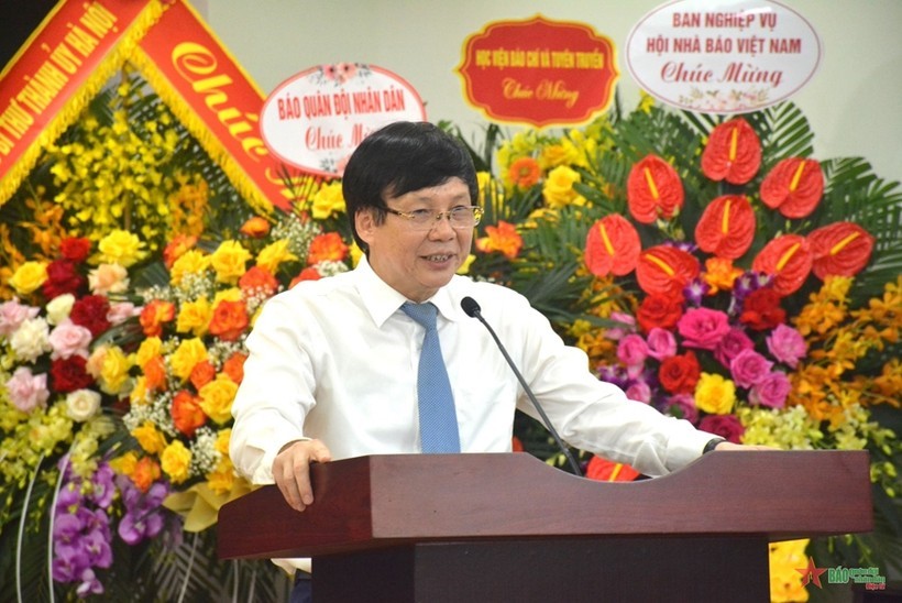 “Người trên đường đời”- cuốn sách viết bằng đam mê và nhiệt huyết với nghề làm báo  - ảnh 1