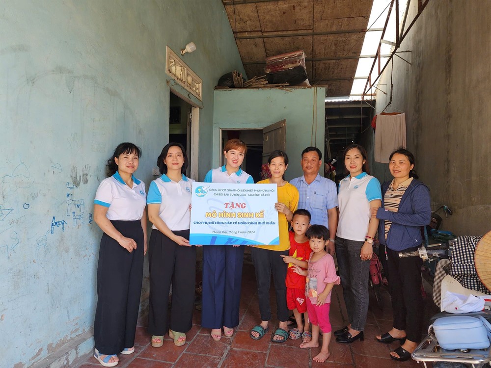 Trao mô hình “Dân vận khéo” cho phụ nữ Công giáo khó khăn  - ảnh 3