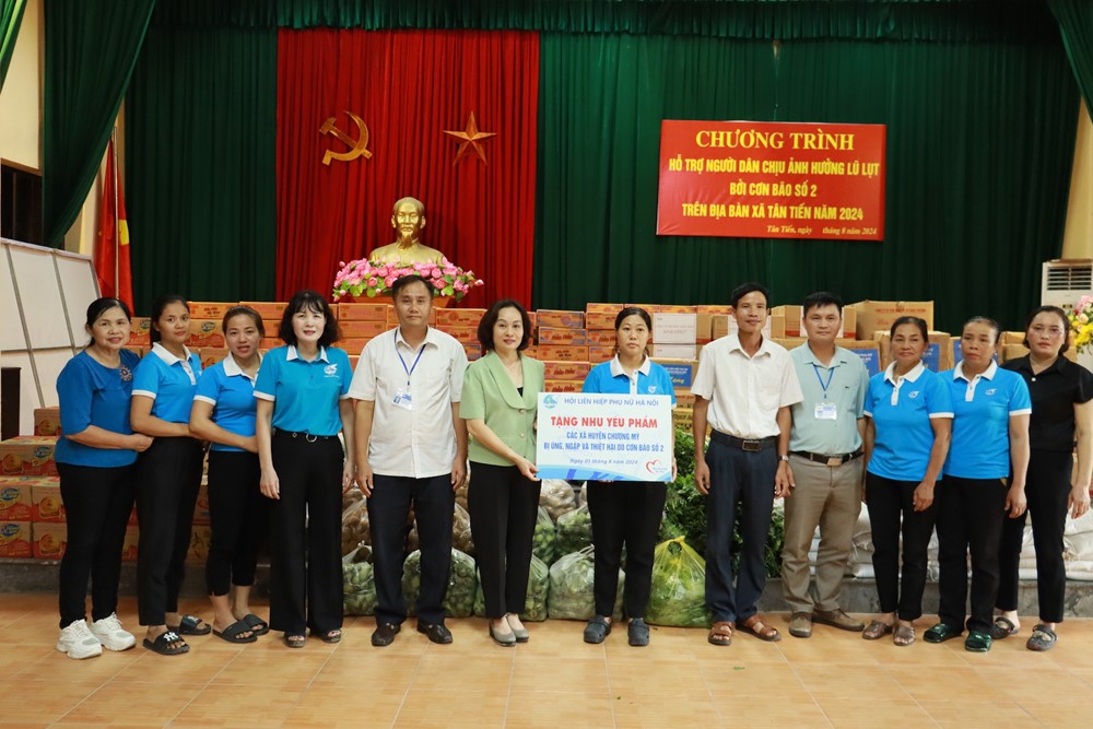 Kịp thời hỗ trợ người dân bị úng, ngập, thiệt hại do bão số 2 ở Chương Mỹ - ảnh 10