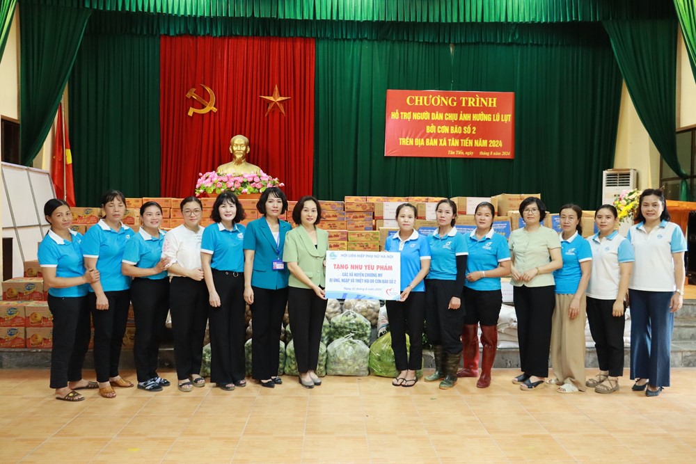 Kịp thời hỗ trợ người dân bị úng, ngập, thiệt hại do bão số 2 ở Chương Mỹ - ảnh 9