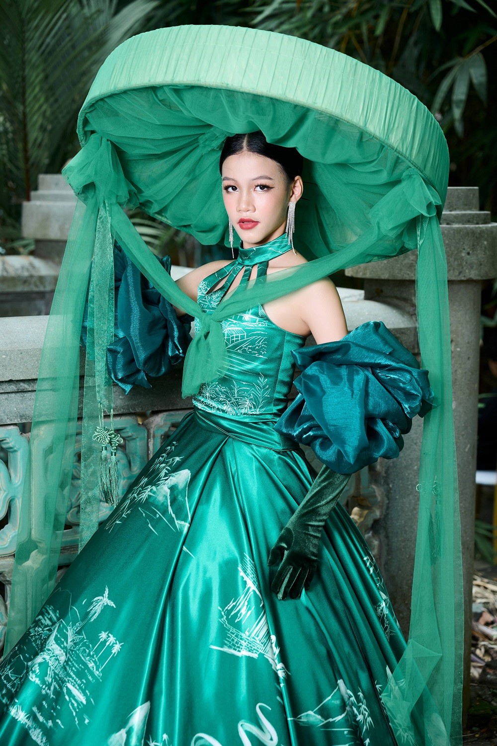 Mẫu nhí Hải Phương ấn tượng với áo dài lấy cảm hứng từ yếm đào - ảnh 4