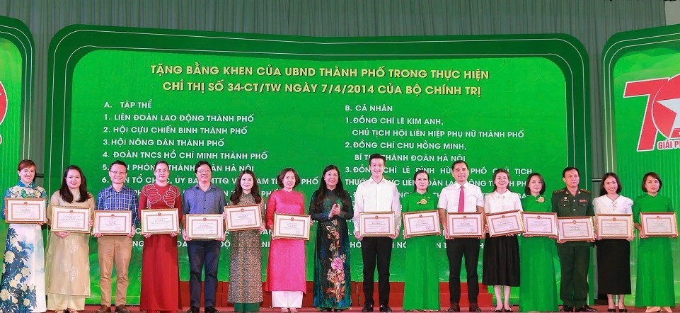 Hội LHPN Hà Nội giành giải Nhì Liên hoan văn nghệ chào mừng kỷ niệm 70 năm ngày Giải phóng Thủ đô - ảnh 1