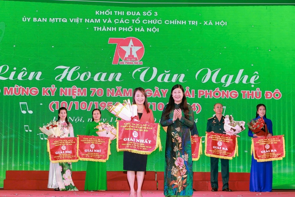 Hội LHPN Hà Nội giành giải Nhì Liên hoan văn nghệ chào mừng kỷ niệm 70 năm ngày Giải phóng Thủ đô - ảnh 5