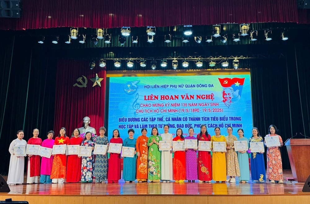 Hội LHPN Đống Đa thành công rực rỡ, nhiều dấu ấn với Liên hoan “Tiếng hát dâng Người”  - ảnh 1