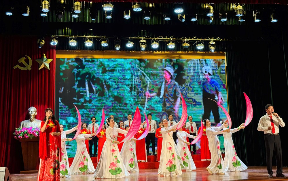 Hội LHPN Đống Đa thành công rực rỡ, nhiều dấu ấn với Liên hoan “Tiếng hát dâng Người”  - ảnh 6