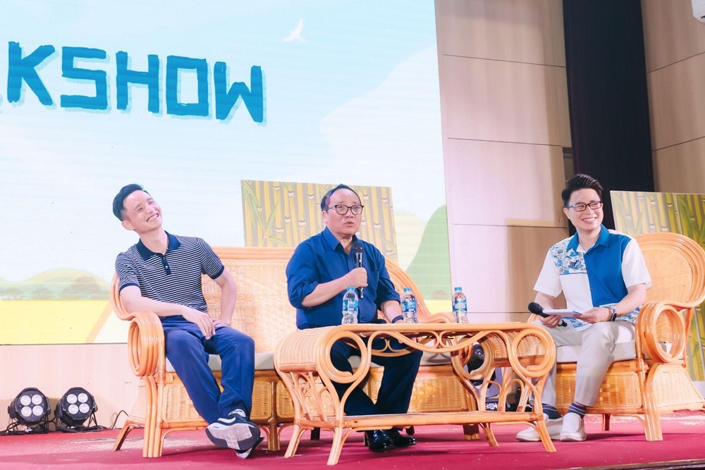 Khi “Hạt gạo làng ta” hóa vũ kịch: Nhà thơ Trần Đăng Khoa “xin… lạy” sinh viên Nhân văn - ảnh 4