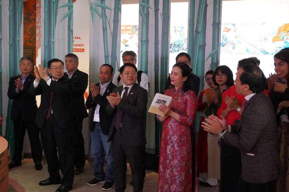 Lần đầu tiên tổ chức triển lãm về Bác Hồ tại một kỳ Triển lãm thế giới  - ảnh 1