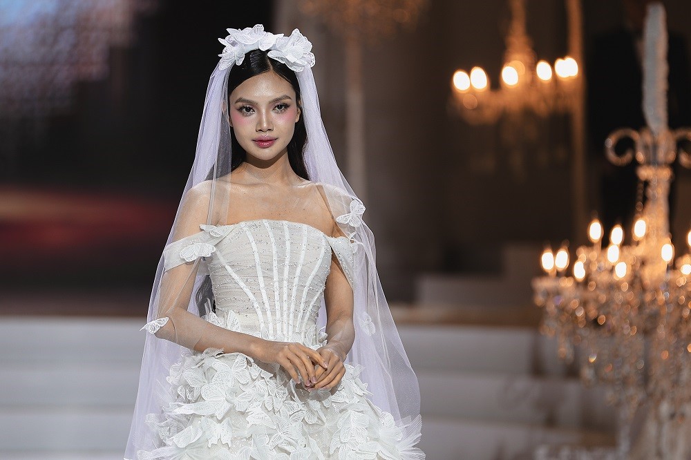 BST váy cưới Chung Thanh Phong - bản giao hưởng cổ điển vượt thời gian - ảnh 6