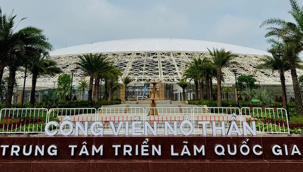 Xôn xao hình ảnh gấp rút hoàn thiện Trung tâm Hội chợ Triển lãm Quốc gia - Biểu tượng mới của Thủ đô hiện đại - ảnh 6