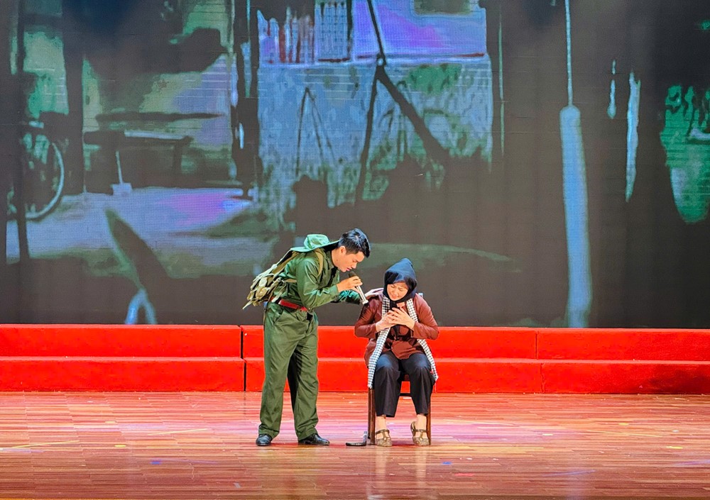 Tôn vinh hình ảnh công nhân môi trường bằng nghệ thuật  - ảnh 7