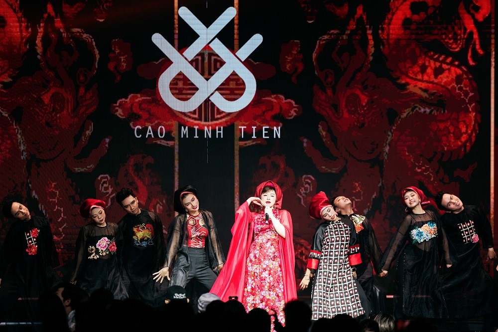 Sao mai Nguyễn Thu Hằng tái xuất ấn tượng, đẹp mị hoặc trong show thời trang của Cao Minh Tiến  - ảnh 3