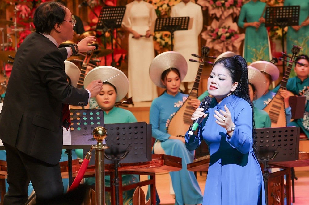 Tân Giám đốc Học viện Âm nhạc Quốc Gia- TS. NSND Đỗ Quốc Hưng tri ân mẹ trong lễ nhậm chức  - ảnh 7
