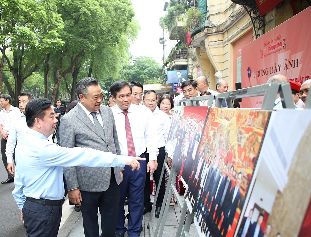 Trưng bày ảnh “Báo Hà Nội Mới cùng Thủ đô trên đường phát triển”  - ảnh 2