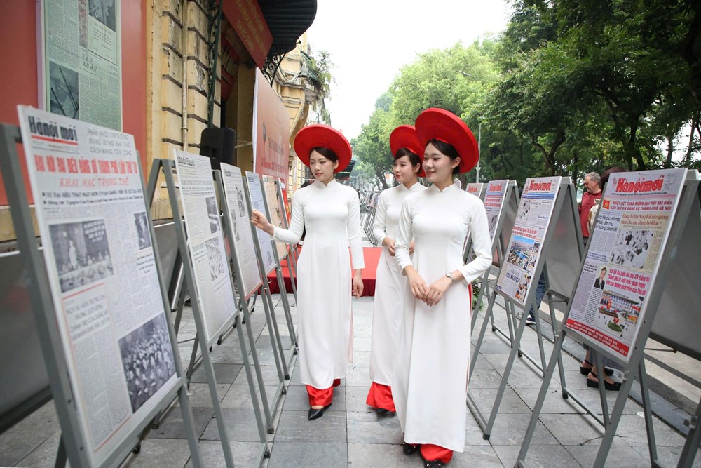 Trưng bày ảnh “Báo Hà Nội Mới cùng Thủ đô trên đường phát triển”  - ảnh 3