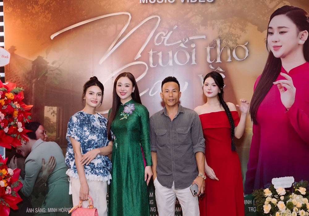 Ca sĩ Phương Nga khóc nghẹn khi nhớ đến tuổi thơ cơ cực  - ảnh 2