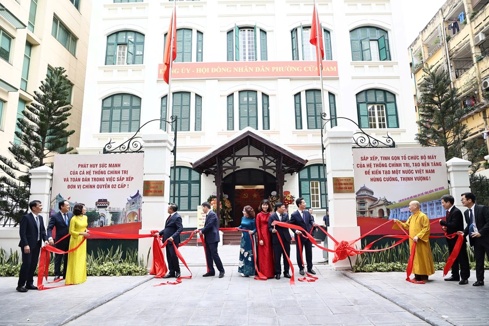 Chủ tịch UBND Thành phố Hà Nội Trần Sỹ Thanh trao quyết định nhân sự phường Hoàn Kiếm, Cửa Nam và Hai Bà Trưng - ảnh 6