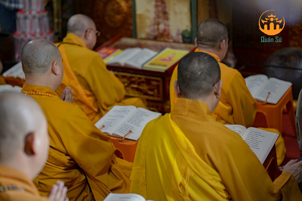 Chùa Quán Sứ thỉnh chuông trống Bát Nhã cầu nguyện trong giờ phút chuyển mình của dân tộc - ảnh 4