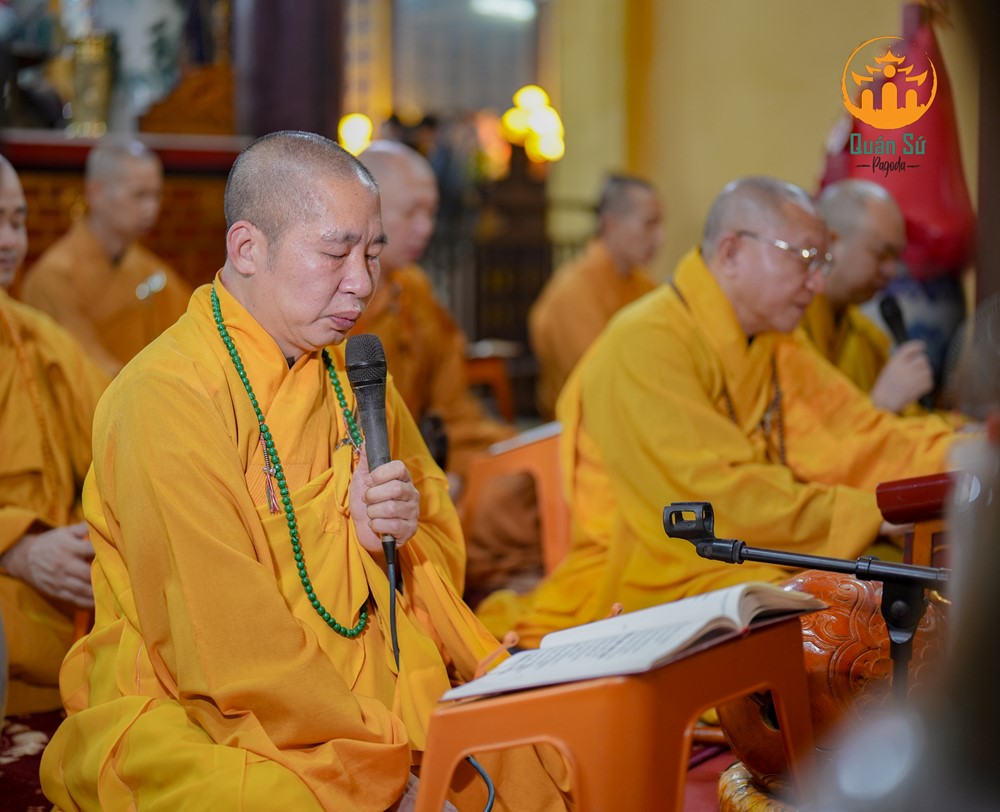 Chùa Quán Sứ thỉnh chuông trống Bát Nhã cầu nguyện trong giờ phút chuyển mình của dân tộc - ảnh 3