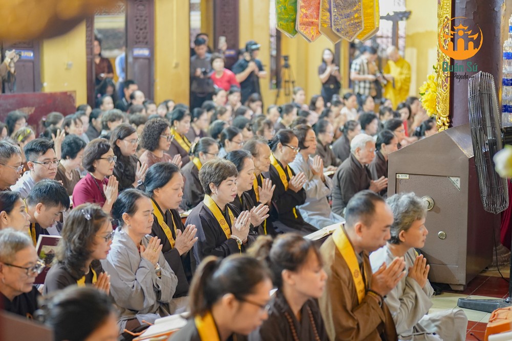 Chùa Quán Sứ thỉnh chuông trống Bát Nhã cầu nguyện trong giờ phút chuyển mình của dân tộc - ảnh 7