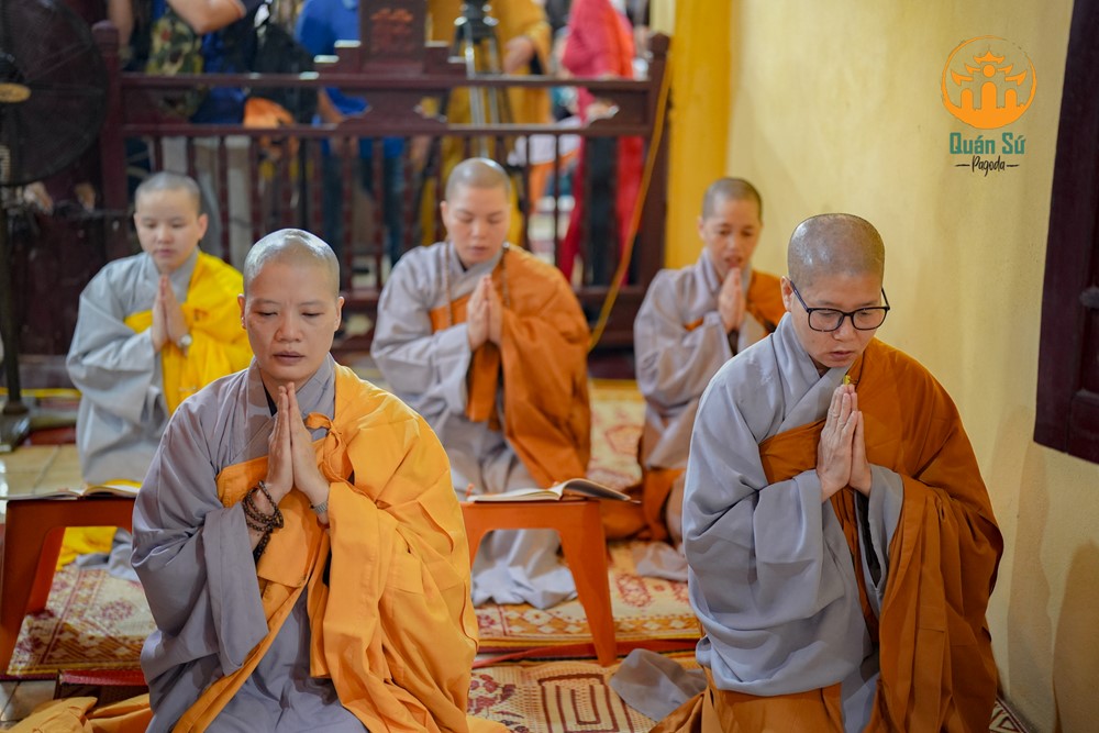 Chùa Quán Sứ thỉnh chuông trống Bát Nhã cầu nguyện trong giờ phút chuyển mình của dân tộc - ảnh 5